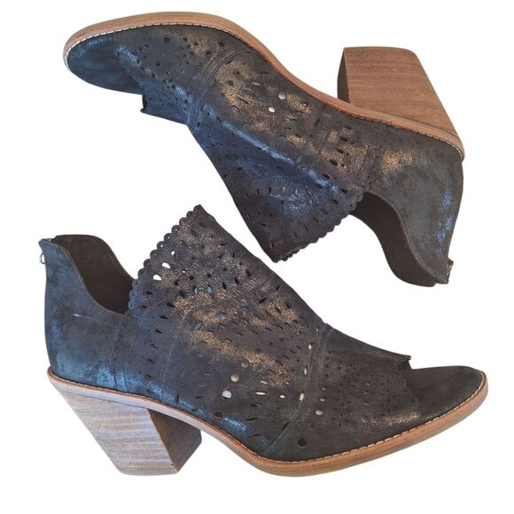 Sofft Millard Peep-Toe Bootie Black Leather Scalloped Laser Cut Zip COMFORT 10 - Picture 3 of 16